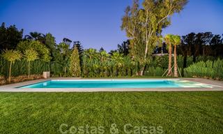 Moderna villa de playa lista para mudarse en venta, en la prestigiosa Guadalmina Baja en Marbella. 26105 