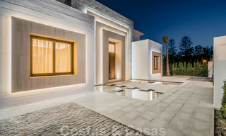 Moderna villa de playa lista para mudarse en venta, en la prestigiosa Guadalmina Baja en Marbella. 26106 