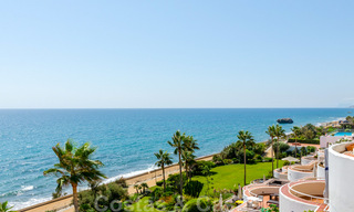 Ático en venta, primera línea de playa con vistas panorámicas al mar en Estepona 26175 