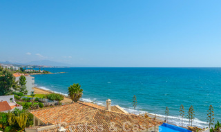 Ático en venta, primera línea de playa con vistas panorámicas al mar en Estepona 26176 