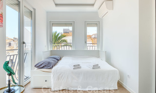 Un moderno y lujoso apartamento completamente renovado en venta en el puerto deportivo de Puerto Banús, Marbella 26226 