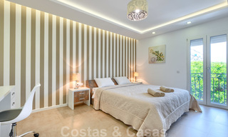 Un moderno y lujoso apartamento completamente renovado en venta en el puerto deportivo de Puerto Banús, Marbella 26229 