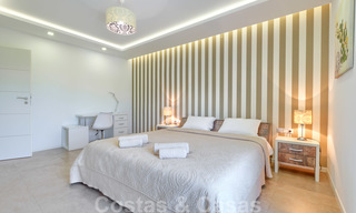 Un moderno y lujoso apartamento completamente renovado en venta en el puerto deportivo de Puerto Banús, Marbella 26230 