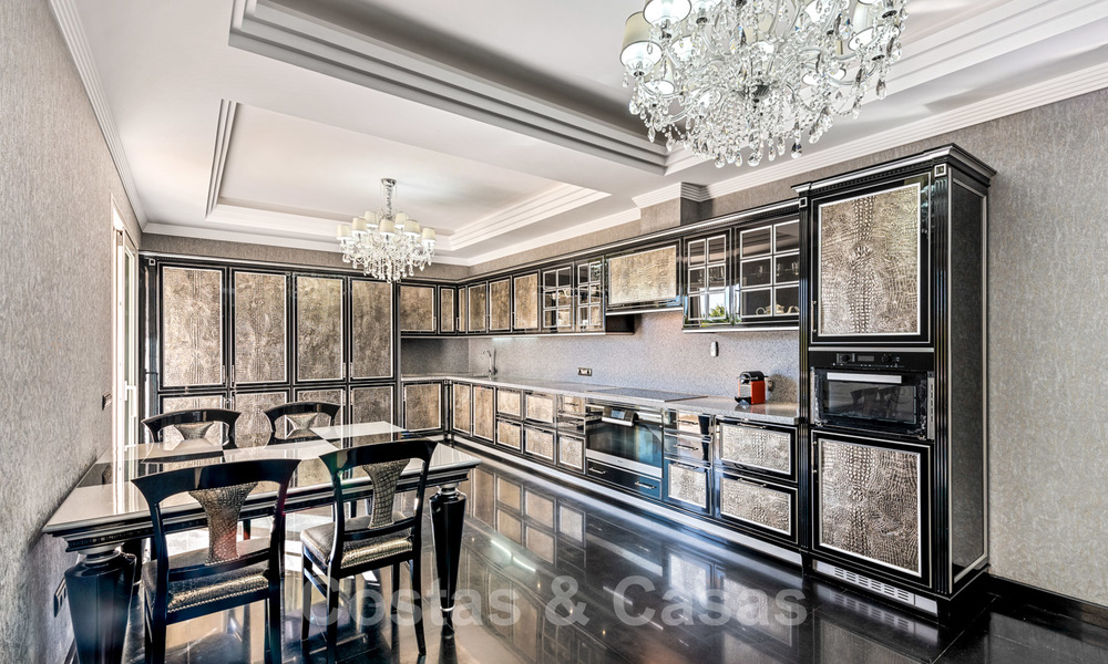 Se vende villa de lujo con vistas panorámicas al mar en Sierra Blanca, Marbella 26404