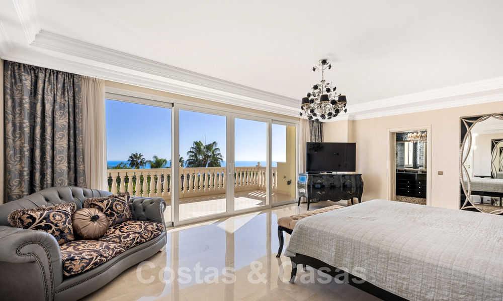 Se vende villa de lujo con vistas panorámicas al mar en Sierra Blanca, Marbella 26415