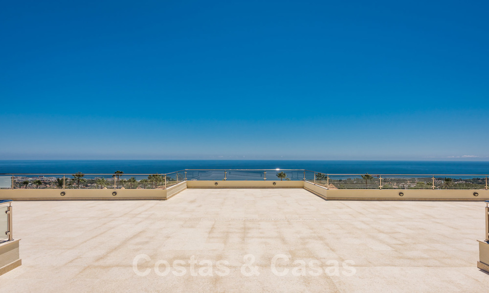 Se vende villa de lujo con vistas panorámicas al mar en Sierra Blanca, Marbella 26421