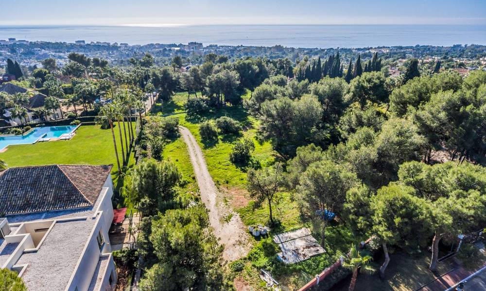 Terreno edificable en venta en Sierra Blanca, con vistas panorámicas al mar, en una de las zonas más exclusivas de Marbella. 26451