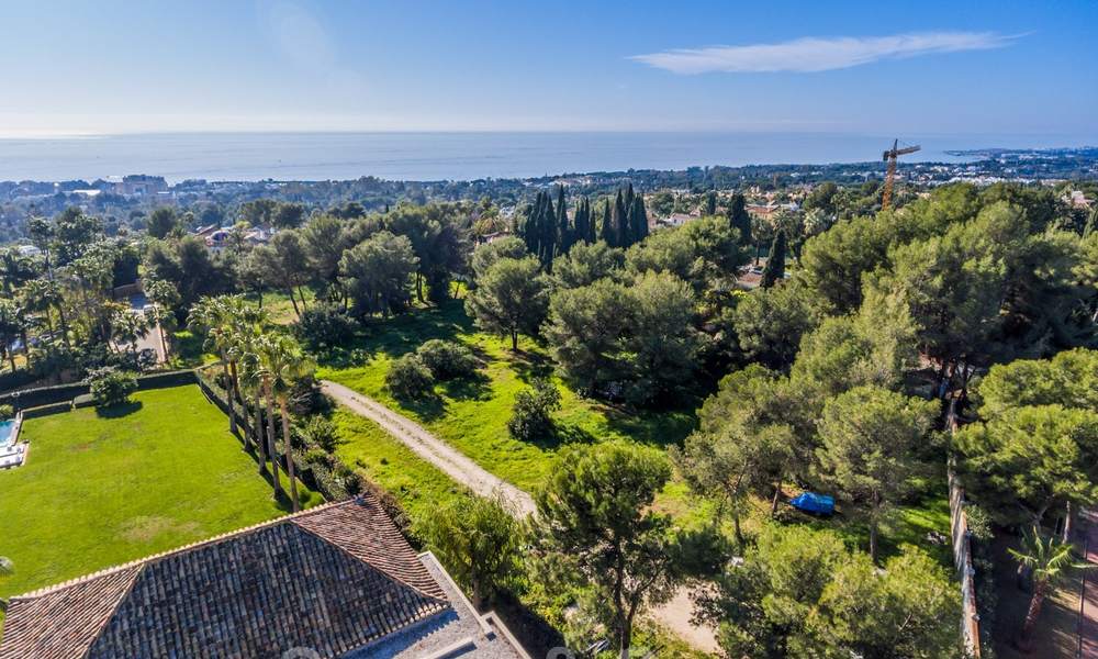 Terreno edificable en venta en Sierra Blanca, con vistas panorámicas al mar, en una de las zonas más exclusivas de Marbella. 26452
