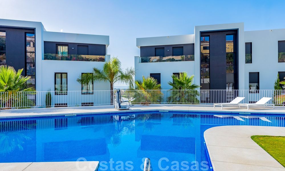 Gran reducción de precio. Amplio y moderno apartamento de lujo en venta, con vistas al mar y listo para entrar a vivir, Nueva Andalucía, Marbella 26877