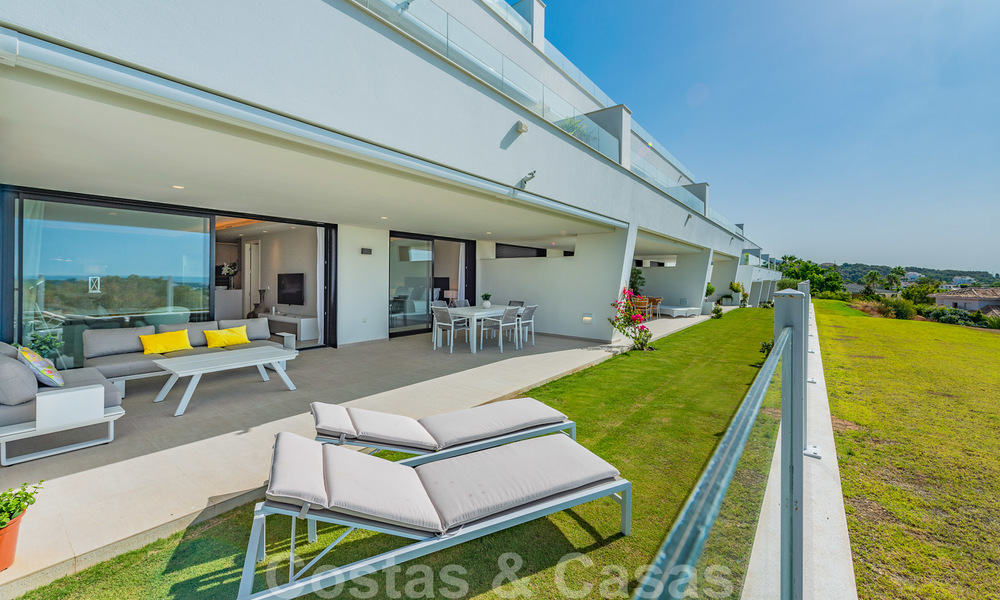 Gran reducción de precio. Amplio y moderno apartamento de lujo en venta, con vistas al mar y listo para entrar a vivir, Nueva Andalucía, Marbella 26891