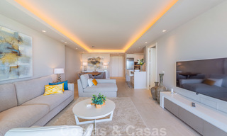 Gran reducción de precio. Amplio y moderno apartamento de lujo en venta, con vistas al mar y listo para entrar a vivir, Nueva Andalucía, Marbella 26893 