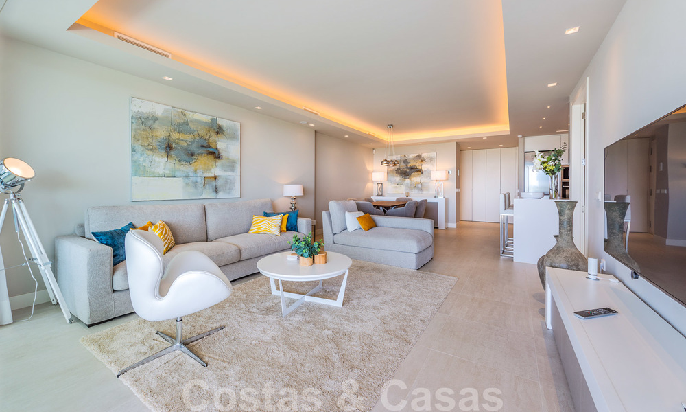 Gran reducción de precio. Amplio y moderno apartamento de lujo en venta, con vistas al mar y listo para entrar a vivir, Nueva Andalucía, Marbella 26894