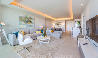 Gran reducción de precio. Amplio y moderno apartamento de lujo en venta, con vistas al mar y listo para entrar a vivir, Nueva Andalucía, Marbella 26894 