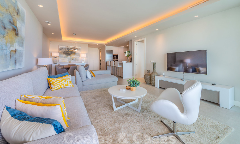 Gran reducción de precio. Amplio y moderno apartamento de lujo en venta, con vistas al mar y listo para entrar a vivir, Nueva Andalucía, Marbella 26895