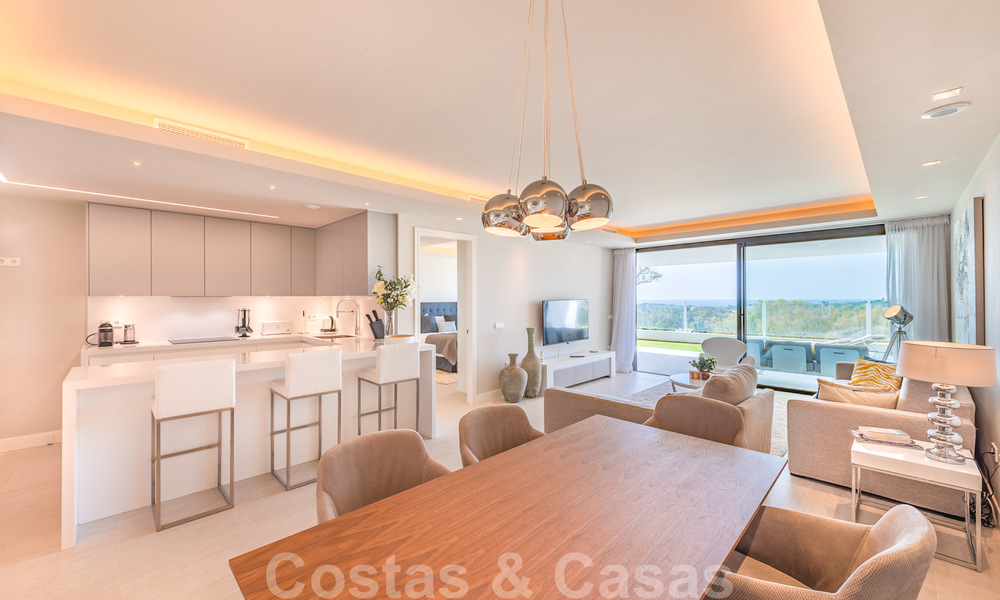 Gran reducción de precio. Amplio y moderno apartamento de lujo en venta, con vistas al mar y listo para entrar a vivir, Nueva Andalucía, Marbella 26903