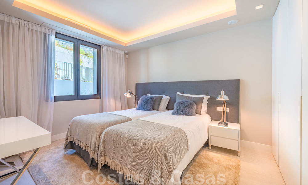 Gran reducción de precio. Amplio y moderno apartamento de lujo en venta, con vistas al mar y listo para entrar a vivir, Nueva Andalucía, Marbella 26909