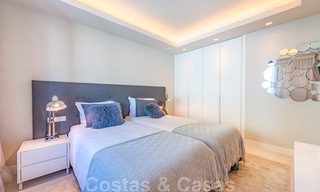 Gran reducción de precio. Amplio y moderno apartamento de lujo en venta, con vistas al mar y listo para entrar a vivir, Nueva Andalucía, Marbella 26910 