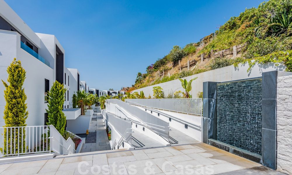 Gran reducción de precio. Amplio y moderno apartamento de lujo en venta, con vistas al mar y listo para entrar a vivir, Nueva Andalucía, Marbella 26924