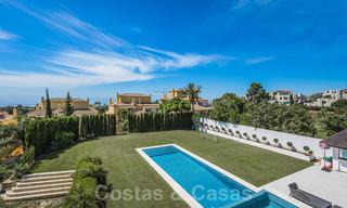 Se vende una lujosa villa renovada de estilo mediterráneo en la exclusiva Cascada de Camojan, en la Milla de Oro de Marbella 27043 