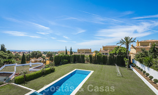 Se vende una lujosa villa renovada de estilo mediterráneo en la exclusiva Cascada de Camojan, en la Milla de Oro de Marbella 27044 