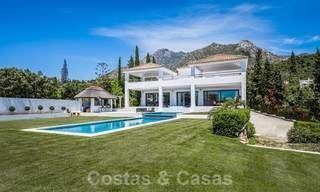 Se vende una lujosa villa renovada de estilo mediterráneo en la exclusiva Cascada de Camojan, en la Milla de Oro de Marbella 27060 