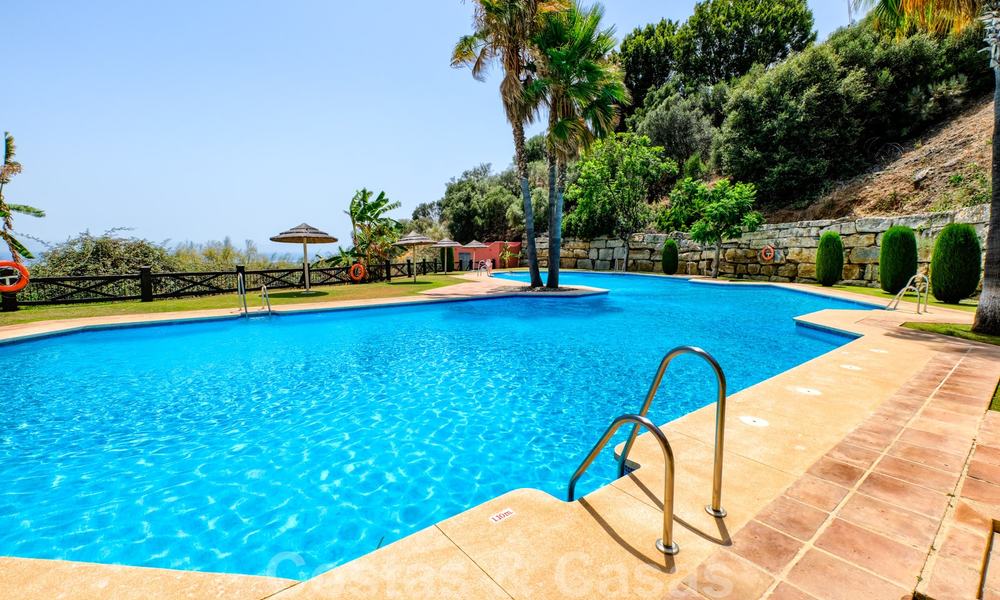 Espacioso apartamento con vistas panorámicas de la costa y el Mar Mediterráneo, listo para mudarse en Benahavis - Marbella 27131