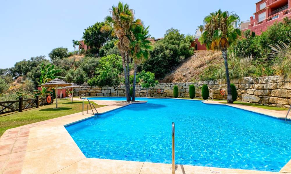 Espacioso apartamento con vistas panorámicas de la costa y el Mar Mediterráneo, listo para mudarse en Benahavis - Marbella 27135