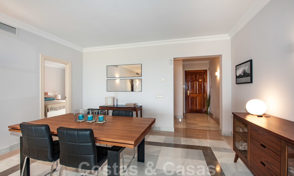 Espacioso apartamento con vistas panorámicas de la costa y el Mar Mediterráneo, listo para mudarse en Benahavis - Marbella 27335