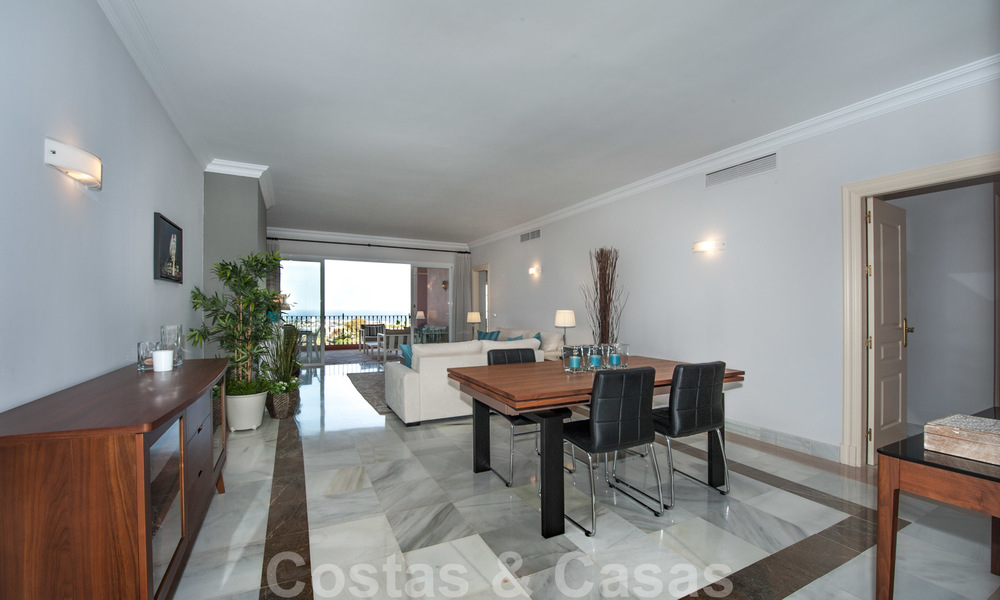 Espacioso apartamento con vistas panorámicas de la costa y el Mar Mediterráneo, listo para mudarse en Benahavis - Marbella 27348