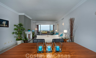 Espacioso apartamento con vistas panorámicas de la costa y el Mar Mediterráneo, listo para mudarse en Benahavis - Marbella 27349 