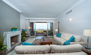 Espacioso apartamento con vistas panorámicas de la costa y el Mar Mediterráneo, listo para mudarse en Benahavis - Marbella 27351 