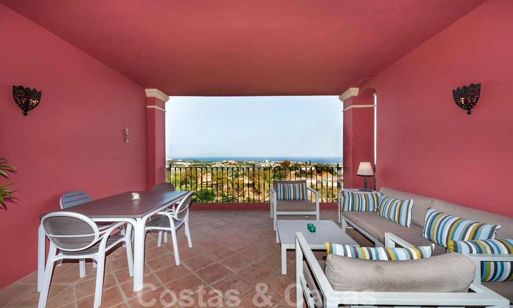 Espacioso apartamento con vistas panorámicas de la costa y el Mar Mediterráneo, listo para mudarse en Benahavis - Marbella 27352