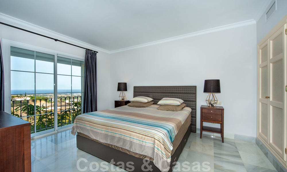 Espacioso apartamento con vistas panorámicas de la costa y el Mar Mediterráneo, listo para mudarse en Benahavis - Marbella 27353