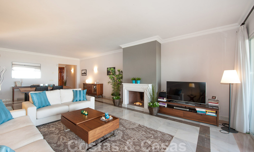 Espacioso apartamento con vistas panorámicas de la costa y el Mar Mediterráneo, listo para mudarse en Benahavis - Marbella 27426
