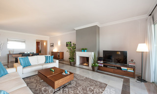 Espacioso apartamento con vistas panorámicas de la costa y el Mar Mediterráneo, listo para mudarse en Benahavis - Marbella 27426 