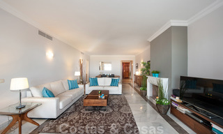 Espacioso apartamento con vistas panorámicas de la costa y el Mar Mediterráneo, listo para mudarse en Benahavis - Marbella 27427 
