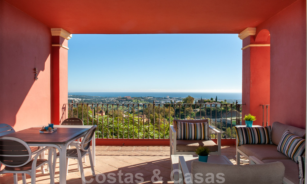 Espacioso apartamento con vistas panorámicas de la costa y el Mar Mediterráneo, listo para mudarse en Benahavis - Marbella 31021
