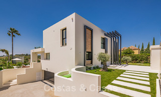 Espectacular villa de diseño moderno en venta, primera línea de golf en Nueva Andalucía, Marbella 27184 