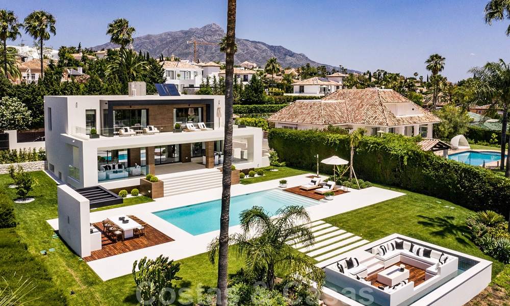 Espectacular villa de diseño moderno en venta, primera línea de golf en Nueva Andalucía, Marbella 27185