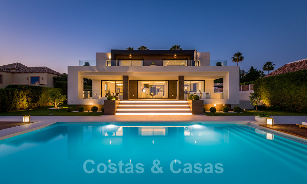 Espectacular villa de diseño moderno en venta, primera línea de golf en Nueva Andalucía, Marbella 27189