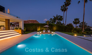 Espectacular villa de diseño moderno en venta, primera línea de golf en Nueva Andalucía, Marbella 27192 