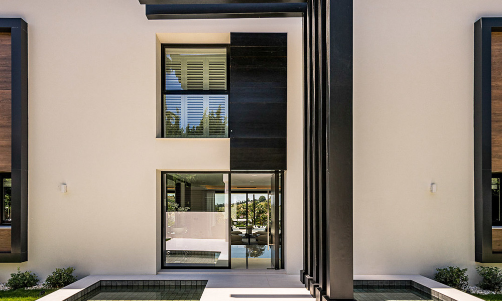 Espectacular villa de diseño moderno en venta, primera línea de golf en Nueva Andalucía, Marbella 27193