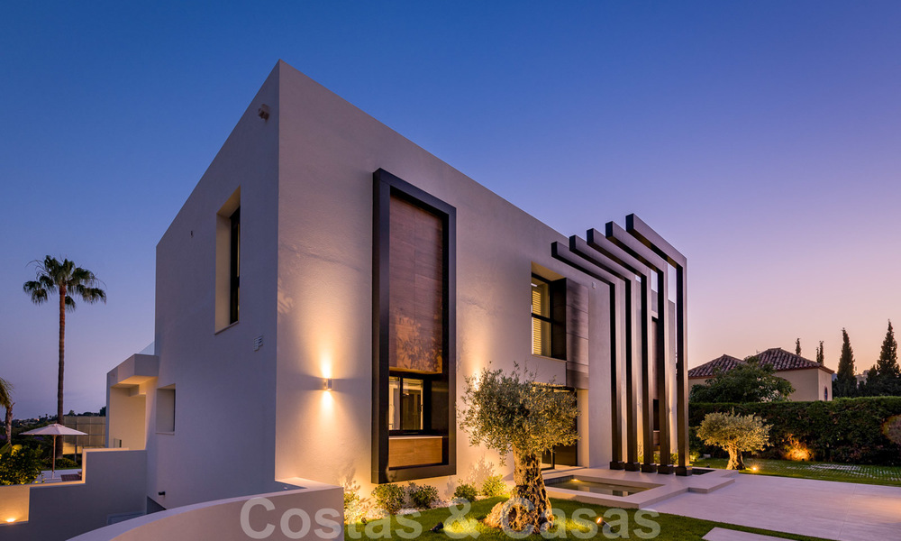 Espectacular villa de diseño moderno en venta, primera línea de golf en Nueva Andalucía, Marbella 27194