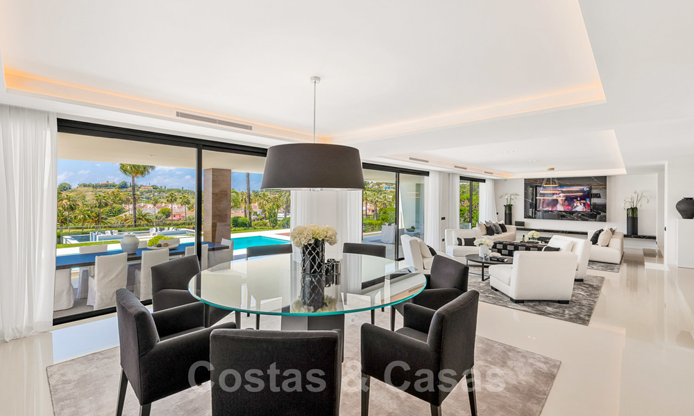 Espectacular villa de diseño moderno en venta, primera línea de golf en Nueva Andalucía, Marbella 27195