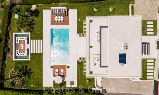 Espectacular villa de diseño moderno en venta, primera línea de golf en Nueva Andalucía, Marbella 27199 