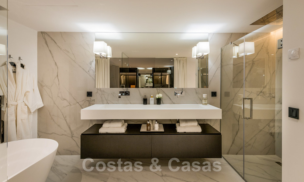 Espectacular villa de diseño moderno en venta, primera línea de golf en Nueva Andalucía, Marbella 27201