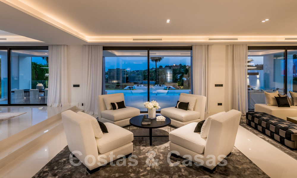 Espectacular villa de diseño moderno en venta, primera línea de golf en Nueva Andalucía, Marbella 27203