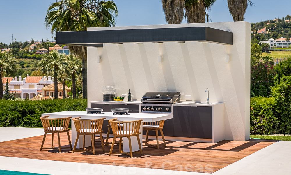 Espectacular villa de diseño moderno en venta, primera línea de golf en Nueva Andalucía, Marbella 27213