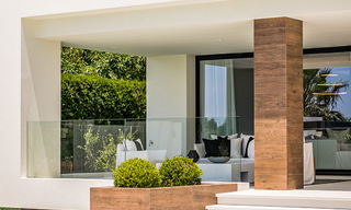 Espectacular villa de diseño moderno en venta, primera línea de golf en Nueva Andalucía, Marbella 27214 