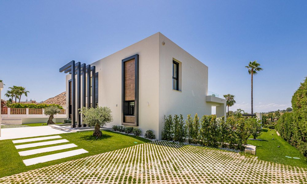Espectacular villa de diseño moderno en venta, primera línea de golf en Nueva Andalucía, Marbella 27219